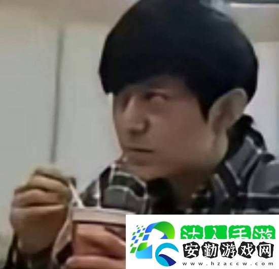 何炅玩自己的贊美食物梗