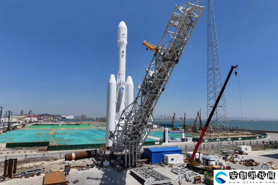 力箭二號液體運載火箭滿載起豎試驗成功